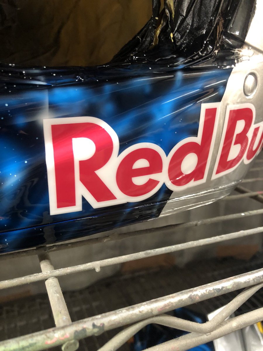 pmyama21's tweet photo. レッドブルカラー🕊
ムスギャン風！！
#paintmagicyama
#ペイントマジックヤマ
#ヘルメットペイント
#bellヘルメット
#moto9flex
#redbell https://t.co/LylEsaMAnA