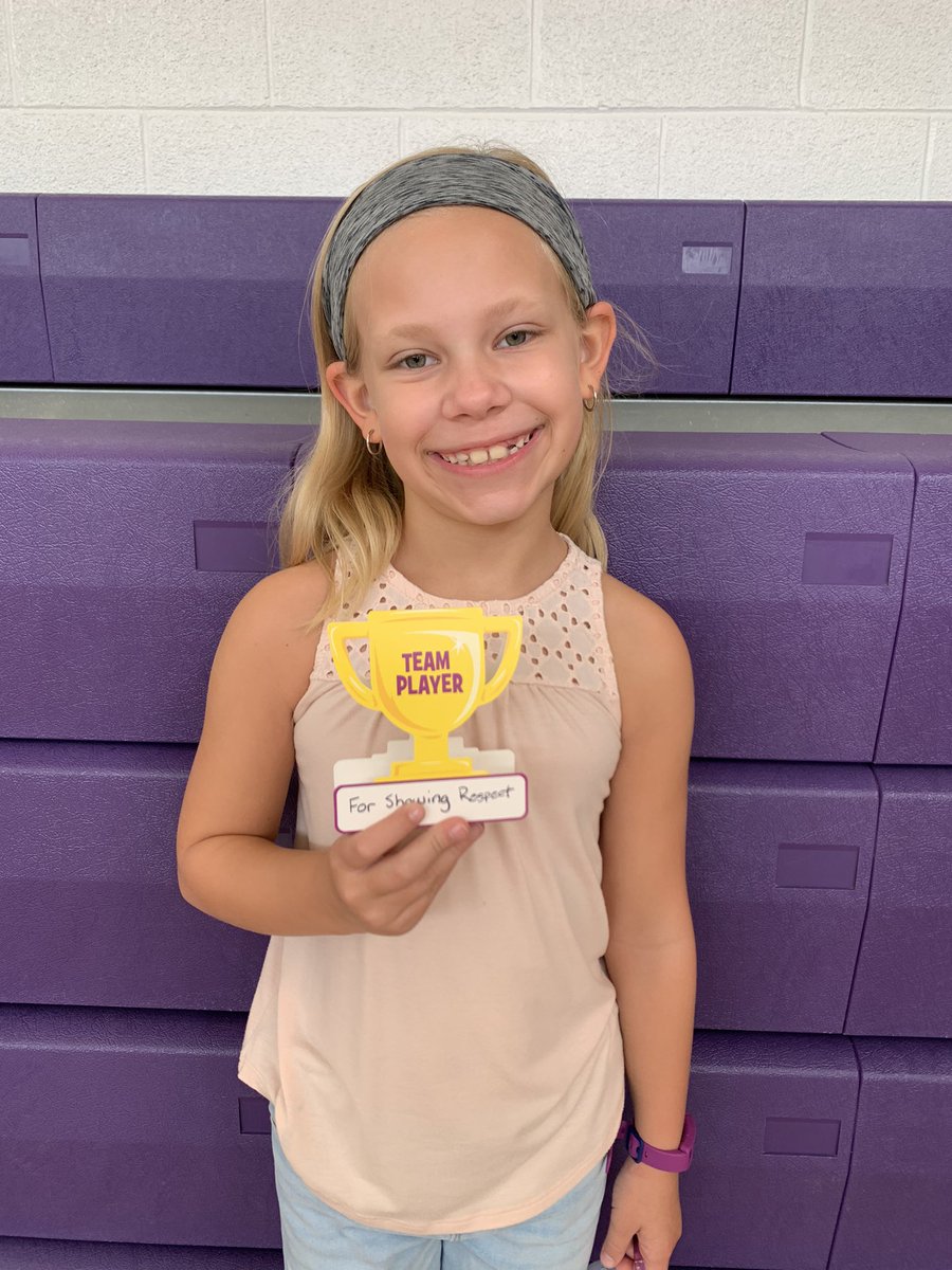 MissCarlsonPE's tweet photo. Today we celebrate my friend Anna Ingram for being chosen as our very first all star of the month at Northern Elementary! She has shown great RESPECT in the month of September and I am so proud of this @NESPolarBears ! #becomebelongNYCSD #focusword #community 🐾💜🐻❄️ https://t.co/nl4DSmqh7d