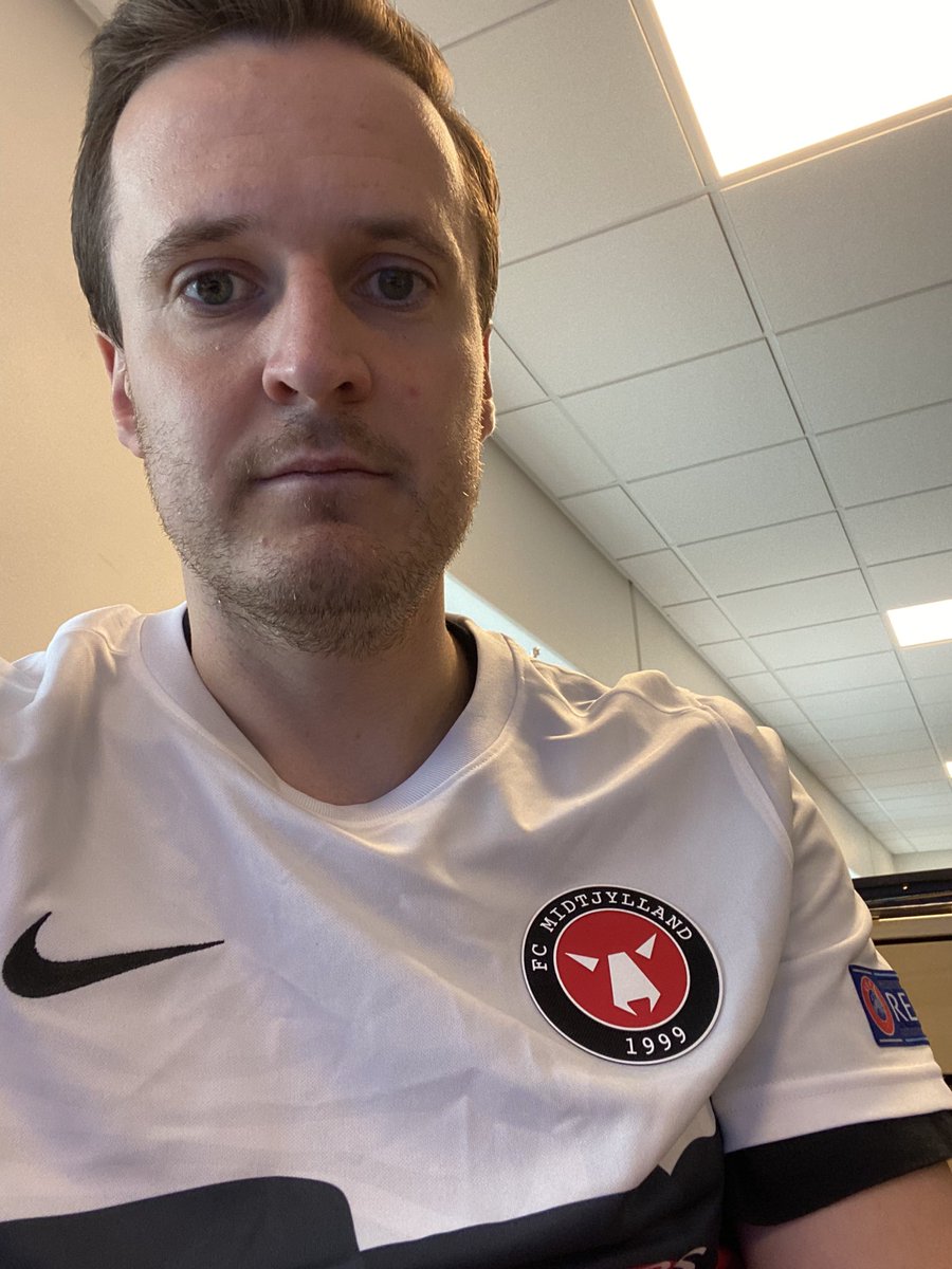 FlemmingRS's tweet photo. En trøje fra dengang, der var @ChampionsLeague på Heden. Og en bette donation til @Bornecancerfond. #fodboldtrøjefredag https://t.co/ntX1b1FUyt