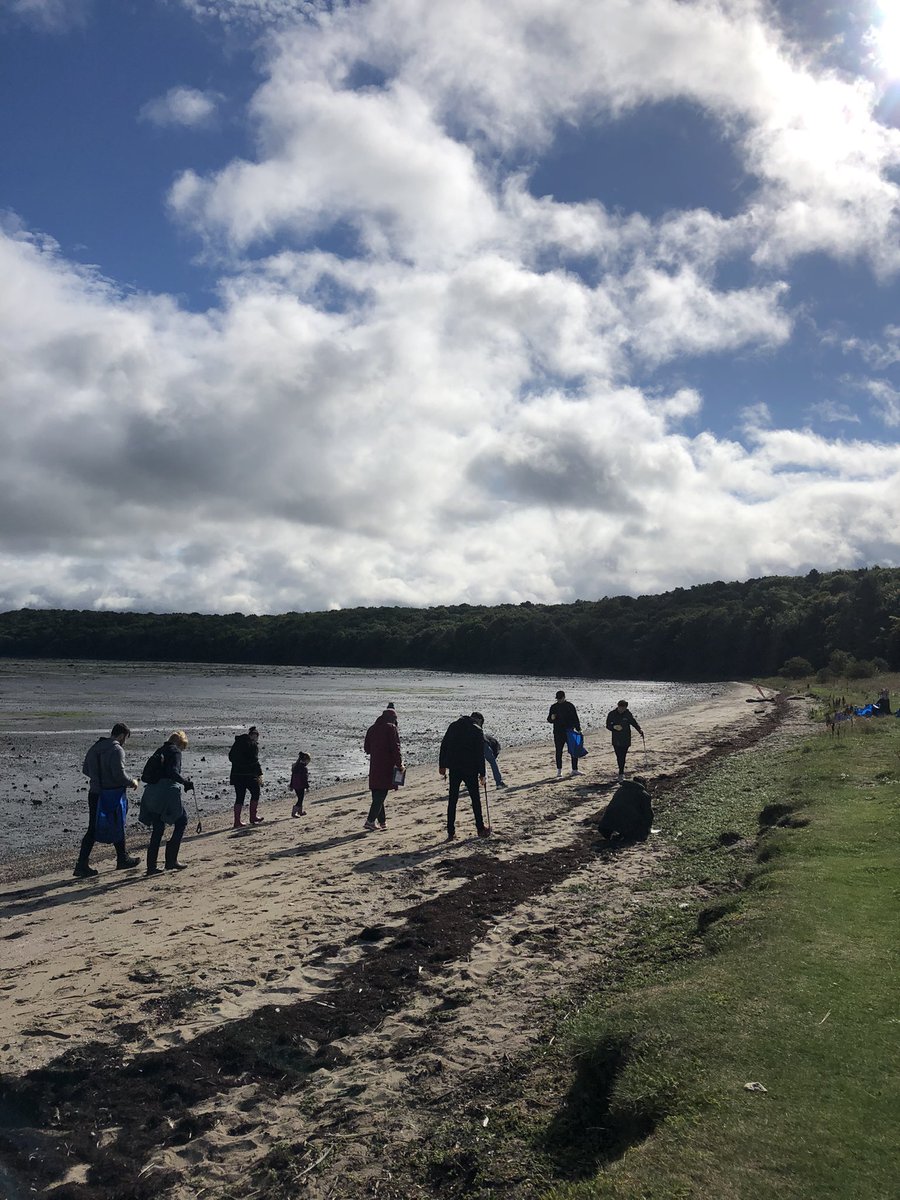 wildscotplace's tweet photo. Brilliant to meet the apprentice team from our partners @TheGlenmorangie today for #GreatBritishBeachClean @mcsuk. Overlooking Blackness Castle we recorded 6.5kg today & got to grips with the plastic problem with our litter timeline & quiz. #beachcleanready #oneocean https://t.co/01sJArQVrJ