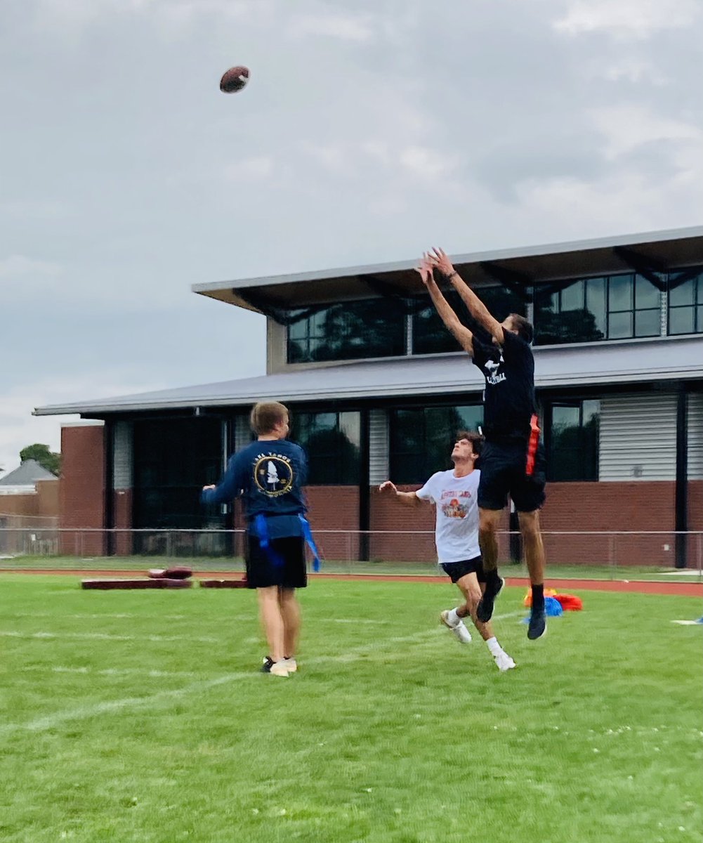 MASHPhysEd's tweet image. It’s football Friday! 🏈 #mashpe