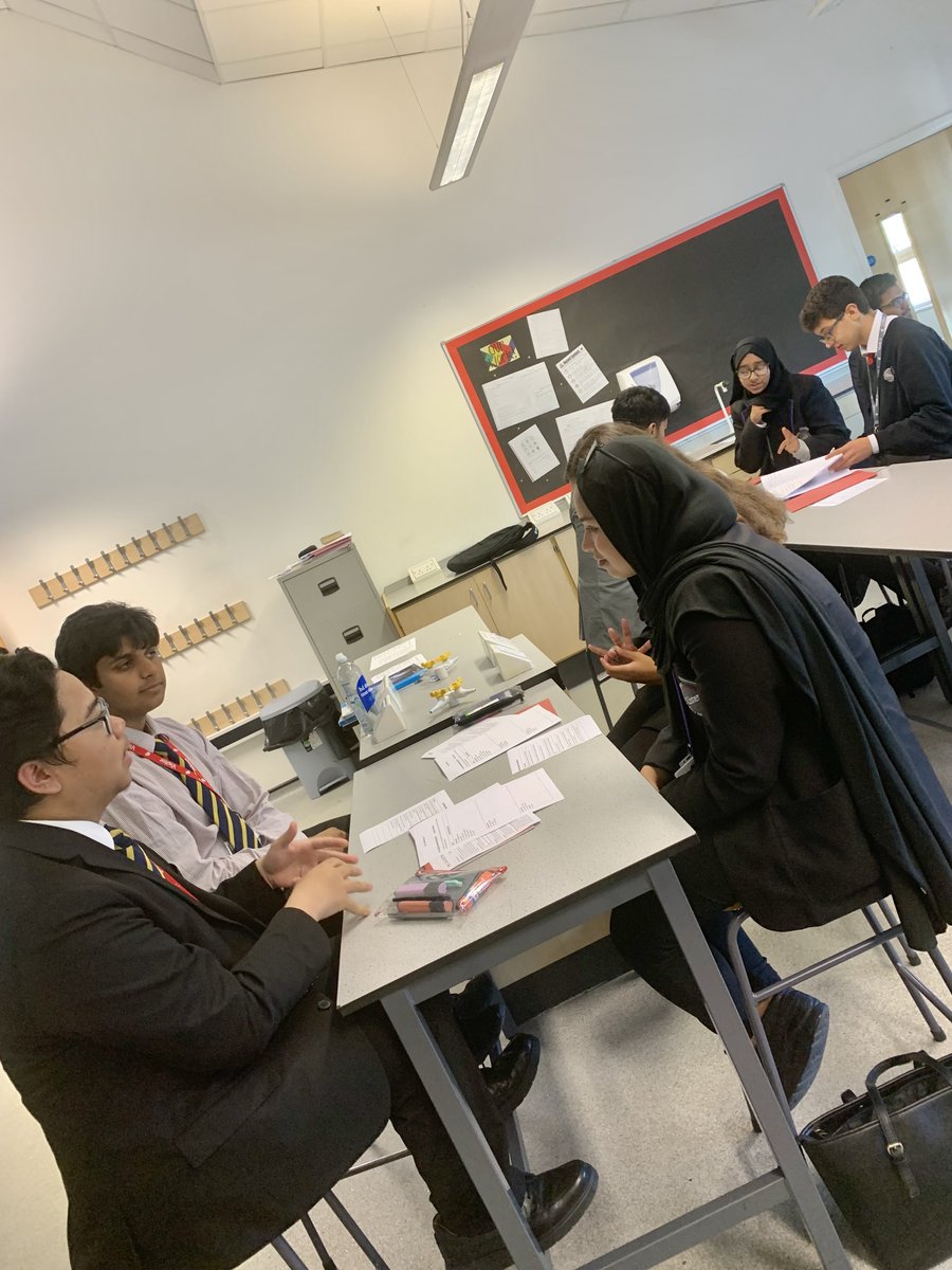 lister_science's tweet photo. We are pleased to announce our weekly tuition sessions for our year 11's have commenced courtesy of @LAEstratford science students! #aimingforexcellence https://t.co/jwLaEdJeDx