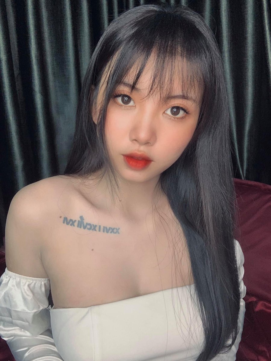 睡不着了怎么办，要老公舔舔小穴才能睡着，水水止不住的流🙈 #反差婊 #骚货 #母狗 #露出 https://t.co/x0Q5FFHTaj