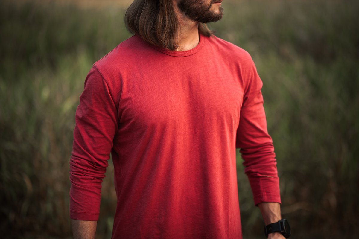 LumberUnion's tweet photo. Our crimson Long-Sleeve 100% Organic Cotton Premium Tee is the perfect staple for these chill fall days 🍃 🍂 

Did you know that this shirt is also 30% off on our website right now?
Head over to the link in the bio to get yours today 😉 

#LumberUnion | #MadeinAmerica https://t.co/R6cRKQFBVL