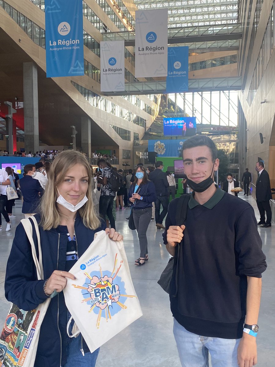 vallassalle's tweet photo. Bourse au mérite ! Félicitations à tous ces jeunes méritants ! Fière de ma fille Loane pour cette belle réussite. Ces jeunes sont la richesse de notre territoire… bravo à tous ! merci au soutien de notre Président  @laurentwauquiez  et de notre region @auvergnerhalpes https://t.co/yLqIWb9haM
