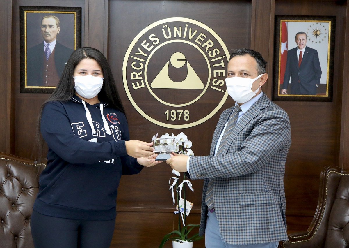 2021 Uluslararası Diyarbakır Zerzevan Gökyüzü Gözlem Etkinliğinde üniversitemizi temsil eden Astronomi Kulübü Başkanı Tuğba Erol ziyaretimize gelerek düzenlenen etkinlik hakkında bilgiler verdi. Etkinlikte Üniversitemizi temsil eden kulüp öğrencilerimize teşekkür ediyoruz.