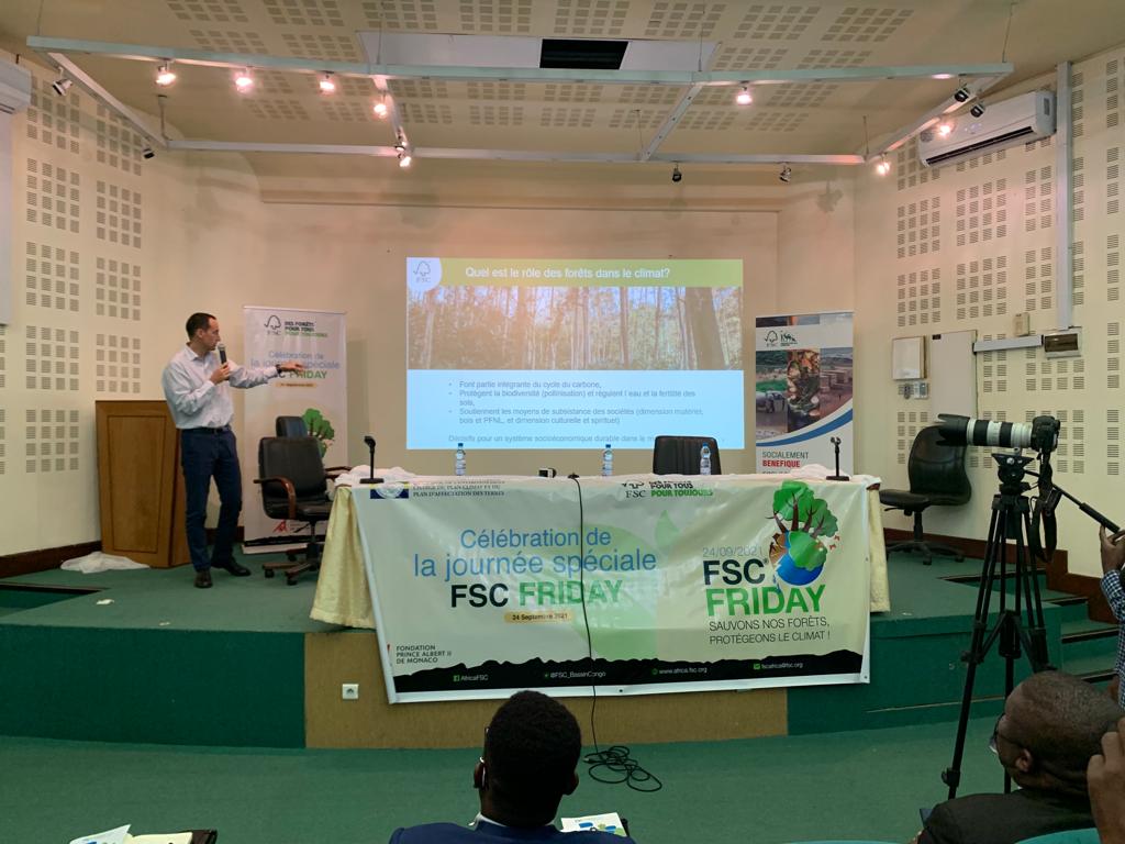 FSC_BassinCongo's tweet photo. Nos vifs remerciements aux participants de la table ronde sur l'importance des forêts organisé dans le cadre de la célébration de la journée FSC FRIDAY à l'auditorium du @ForetmerGOUVGA .

#FSCFriday #changementClimatique https://t.co/bWegXmYH9i