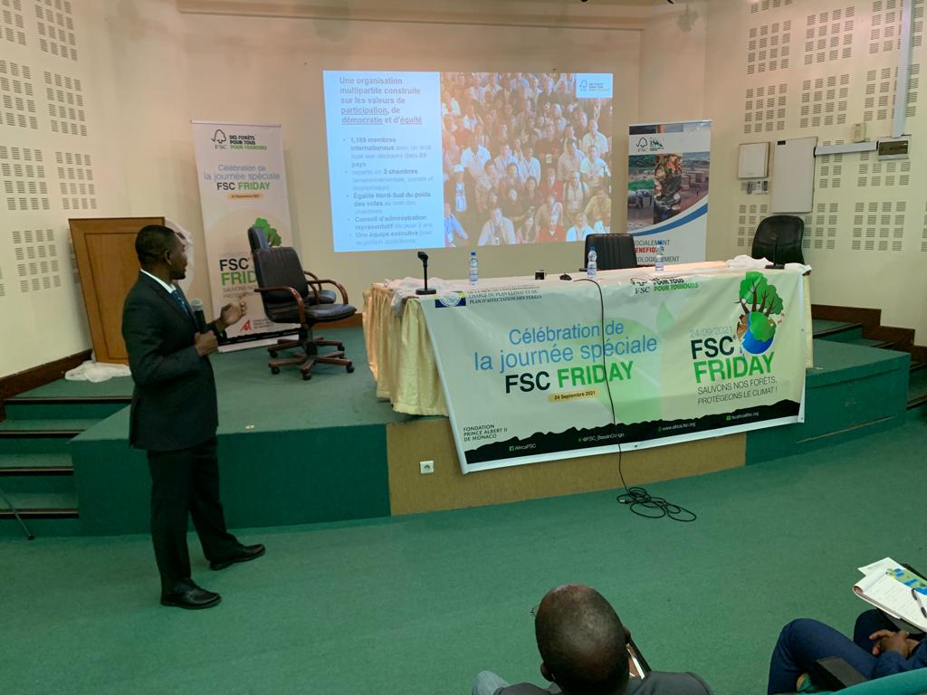 FSC_BassinCongo's tweet photo. Nos vifs remerciements aux participants de la table ronde sur l'importance des forêts organisé dans le cadre de la célébration de la journée FSC FRIDAY à l'auditorium du @ForetmerGOUVGA .

#FSCFriday #changementClimatique https://t.co/bWegXmYH9i