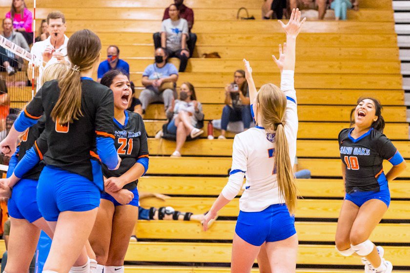 grandoaksvb's tweet photo. 🥳 HOCO GAME DAY 🥳

🆚 Conroe HS
📍 GOHS
⌚️ 4:00 pm (Var/Freshmen Blue)
⌚️ 5:00 pm (JV/Freshmen Orange)

Plenty of time to come cheer 🏐 on before heading to the 🏈 game tonight! #hoco2021 https://t.co/wYmsnNjb8A