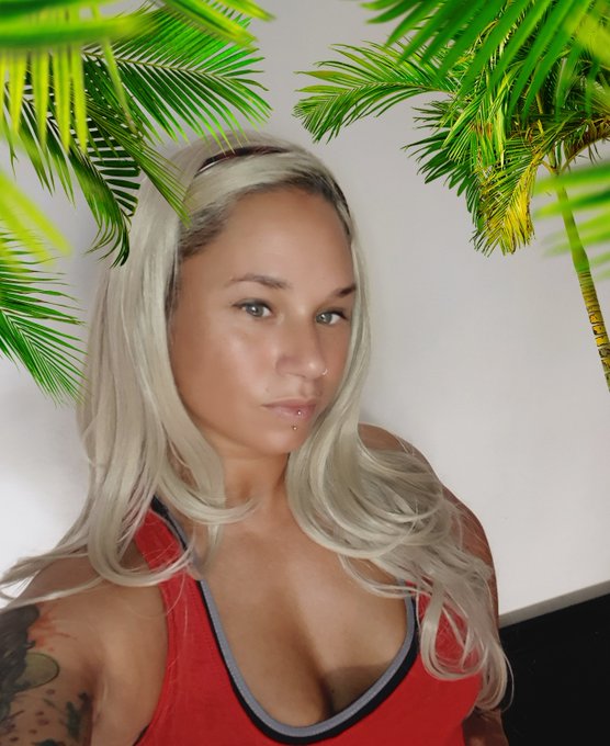 Holiday weekend 🍾 much needed chilling.. #holidayweekend #selfcare #blonde #beenworkinghard #timeout<a href="/tag/holidayweekend"class="tags">#holidayweekend</a><a href="/tag/blonde"class="tags"><span>#blonde</span></a><a href="/tag/timeout"class="tags"><span>#timeout</span></a><a href="/tag/selfcare"class="tags"><span>#selfcare</span></a><a href="/tag/beenworkinghard"class="tags"><span>#beenworkinghard</span></a>