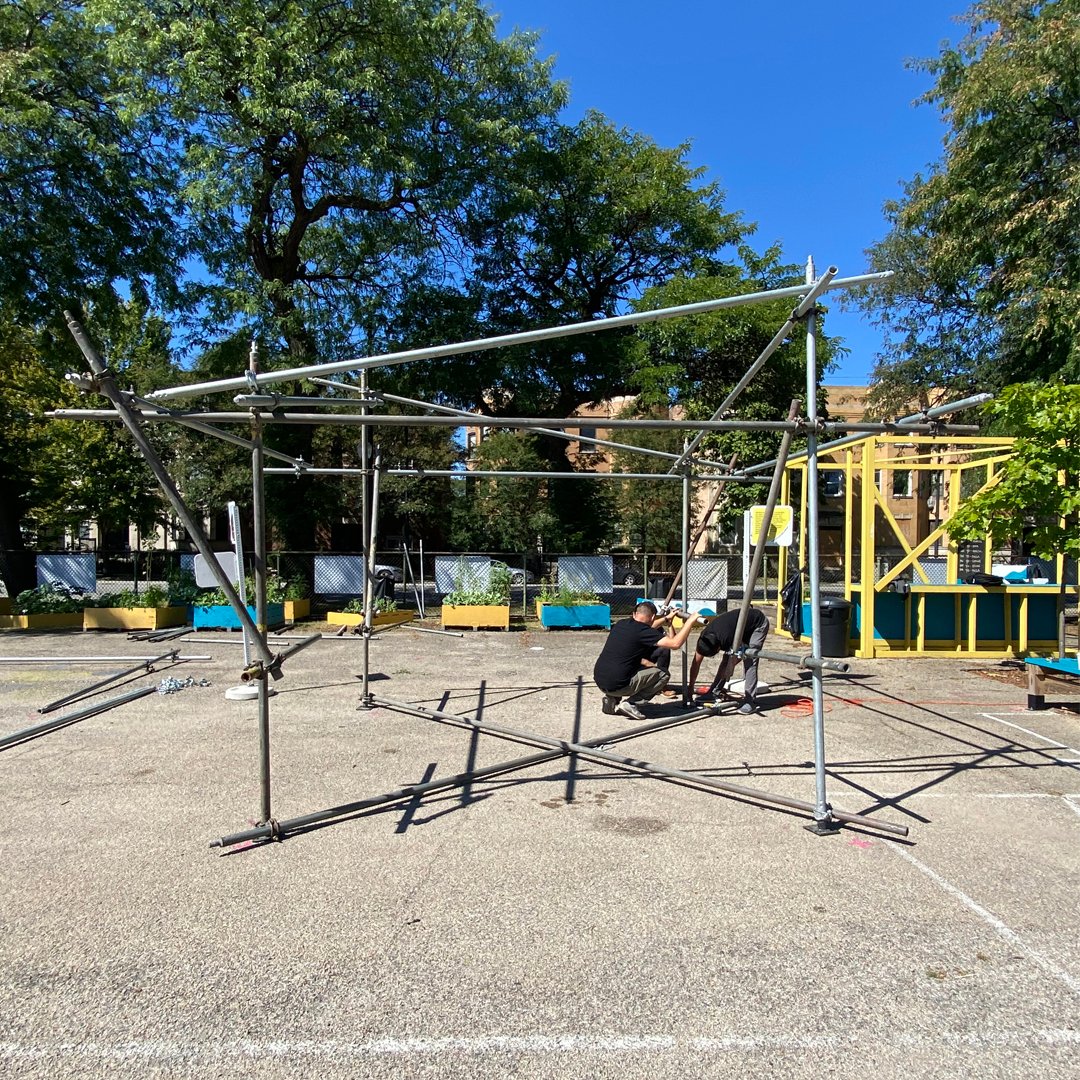 borderless_MXUS's tweet photo. Borderless contribution to the @chicagobiennial – the #OvertonExchange as part of Frame(Works) of Resilience. This installation is designed to support the mutual aid market at Overton's grounds. Looking forward to keep growing this exchange space in #Bronzeville! #CreativeGrounds https://t.co/VSe7f4Uaks