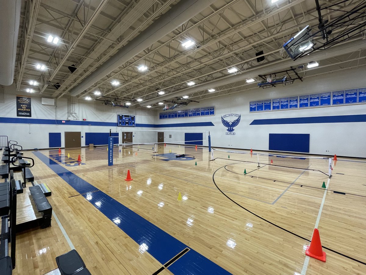 ⁦The gym is set up for some pickleball!! If you need a break after your planning come by and get a little exercise and fun in today!! ⁦<a href="/MPJHEagles/">Memorial Parkway JH</a>⁩ #strongertogether #pickleballmania