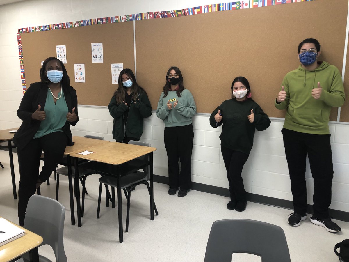 AwitorMarie's tweet photo. Vive les Franco Ontariens. Today, we are representing Franco-Ontariens by wearing green # Francophiles de Milton https://t.co/FP0lxbOfN9