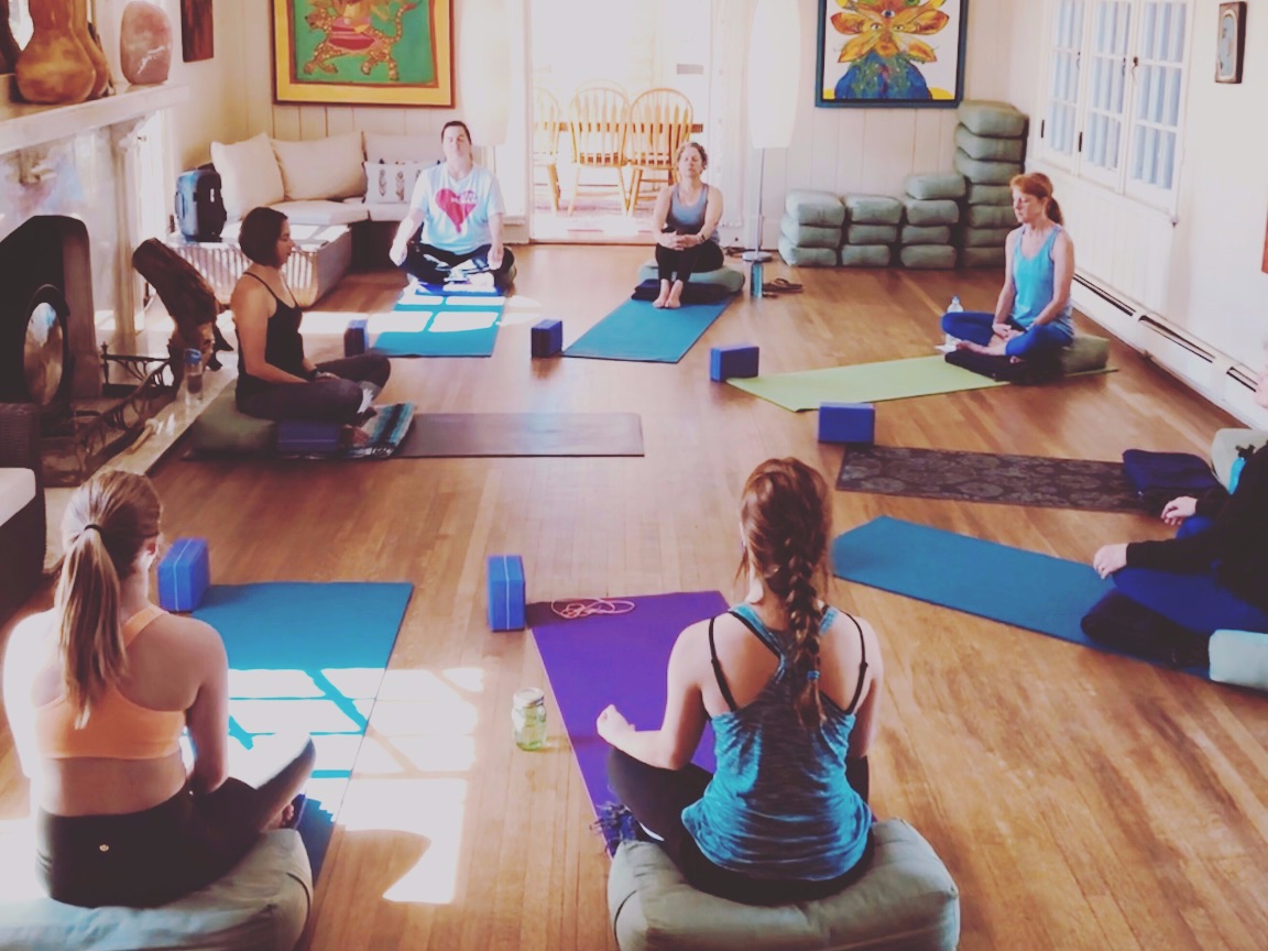 healthwithheart's tweet photo. I'm excited to announce Firefly's Fall lineup of events and workshops. There are both in-person and online options to help you cleanse your body and mind, reconnect to yourself and deepen your yoga practice. Learn more - https://t.co/cuPNORdFpw #yogaworkshops #hiking #fallcleanse https://t.co/VY4GiaEaVz