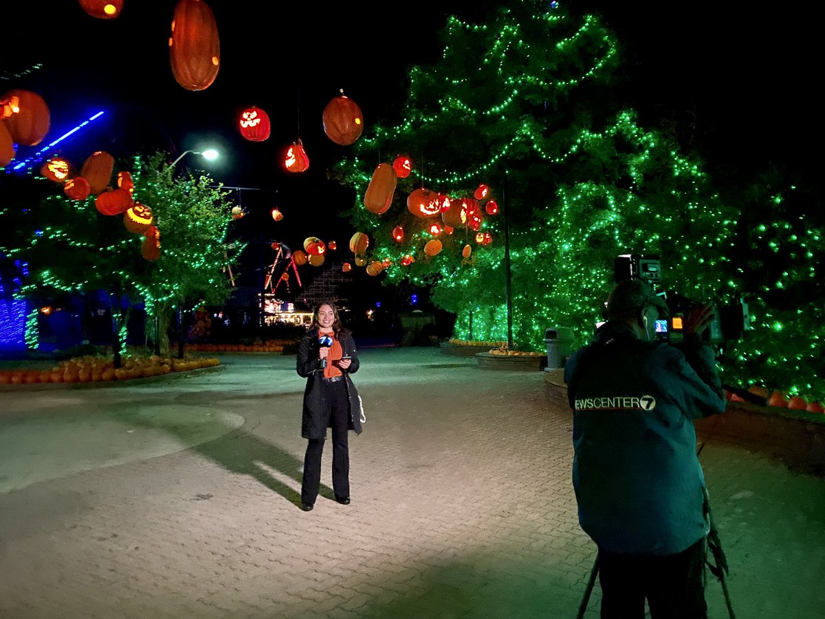 It was a pleasure meeting new <a href="/whiotv/">WHIO-TV</a> reporter Kayla McDermott this morning as she covered #KIHaunt.  #kingsisland <a href="/KingsIslandPR/">Kings Island</a>