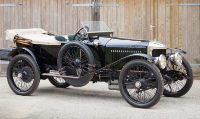 PilkingtonClass's tweet photo. What happens when disaster strikes and your screen is broken at a car show? Check out the whole story at our new website https://t.co/pnqTc8YGal #classicford #classiccar #Triplex #classicjaguar #classicbritishcars #astonmartin https://t.co/J9g4TWCyzw