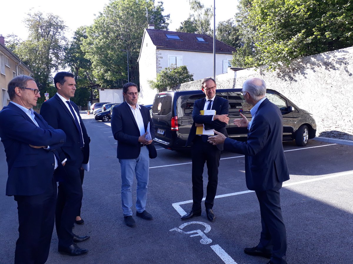 BdT_BFC's tweet photo. Visite de la rĂ©sidence senior SĂ©rĂ©nitis Ă Fontaine-lĂšs-Dijon #orvitis, financĂ©e par des prĂȘts de la @BanqueDesTerr Ă hauteur de 1,3 M⏠@oliviersichel https://t.co/mh1ZLAxdol