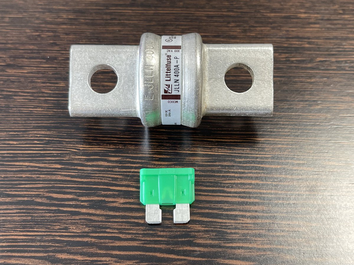 mobilecentre's tweet photo. It’s #fusefriday this week we have a bit of a monster the Class T fuse from @Littelfuse which in the auto electrical world would be found protecting inverters and Lithium batteries https://t.co/PFmGmMhQyq