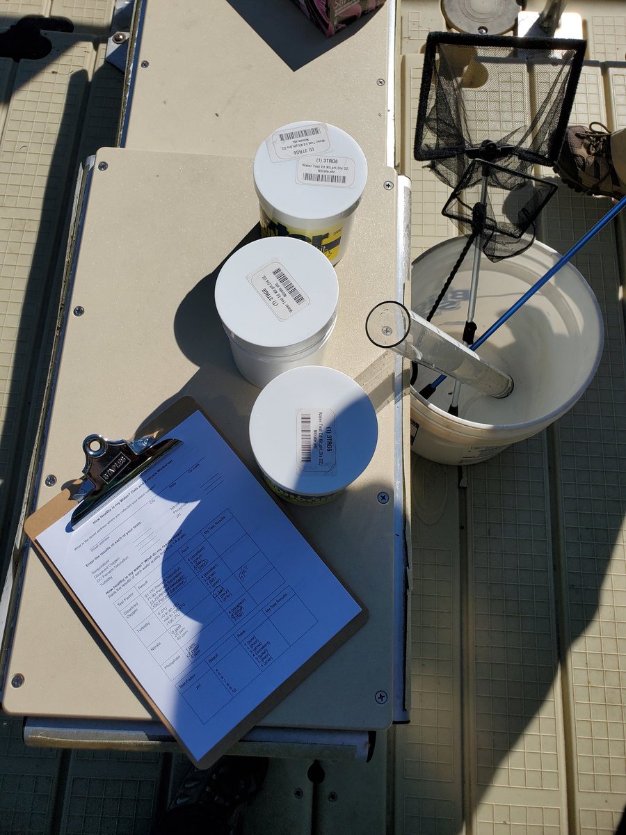 Mrs_Flee's tweet photo. Learning how to conduct water tests for oxygen, nitrates, and phosphates with @VCURiceRivers @vcuenvs @vcusoe #nkmsroars #bestinbay https://t.co/D4jwZmEWbz