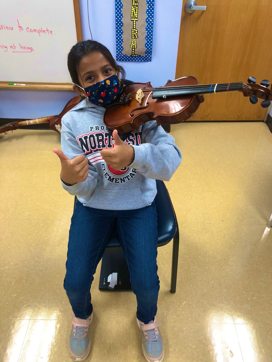 NorthSideOrch's tweet photo. ๐ป๐ปโค๏ธโค๏ธโค๏ธ๐๐๐Oh yeah! โNo handsโ AND 2 thumbs up! #violin #beginnerstrings #orchestra #ewlearns #musiced https://t.co/u1avDjGsug