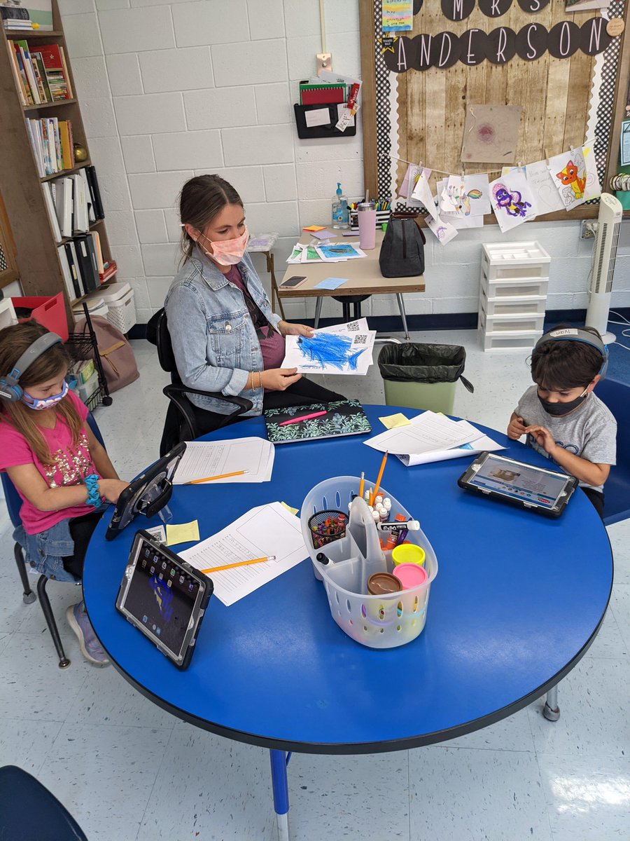 HSDHurricanes's tweet photo. First graders started their 1st research activity! They are searching for information on an animal's external features and how they help them to survive! After their research they will create their first multi-media project. #hsd36learns #ipadsforlearning #edtech #sciencerocks https://t.co/L1AgYCe875