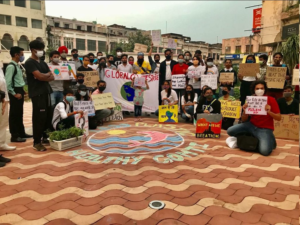 Fridays4future's tweet image. Across India, climate strikers are demanding the government to stop large scale deforestation, stop auctions of coal, withdraw the draft EIA 2020 which makes it easier for projects to be excused for destroying the environment and strengthen environmental laws!

#UprootTheSystem