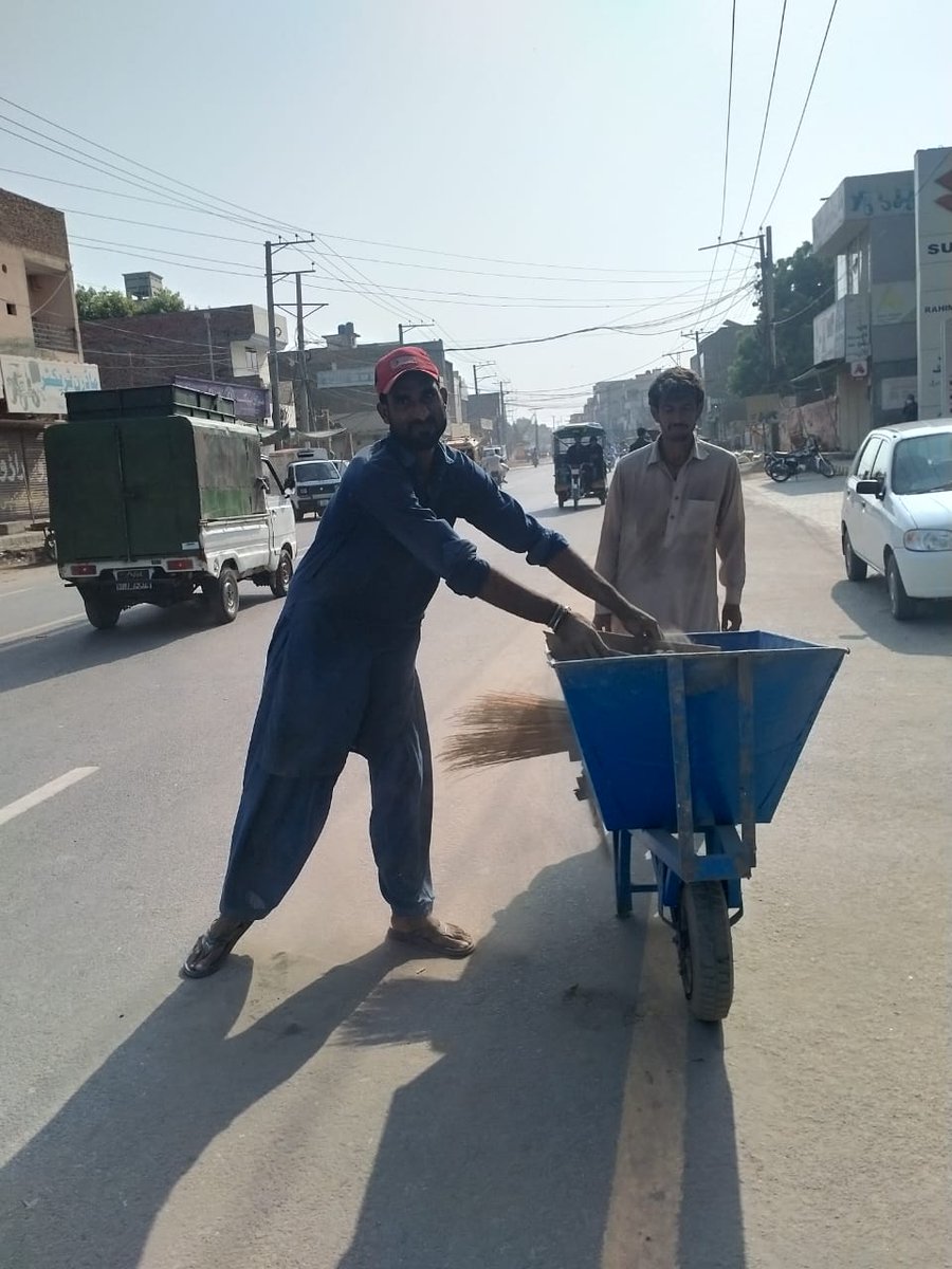 mcrykhan's tweet photo. چوک پٹھانستان شہباز پور روڈ کی صفائی کی جا رہی ہے۔ https://t.co/i4AfCXg7Sj