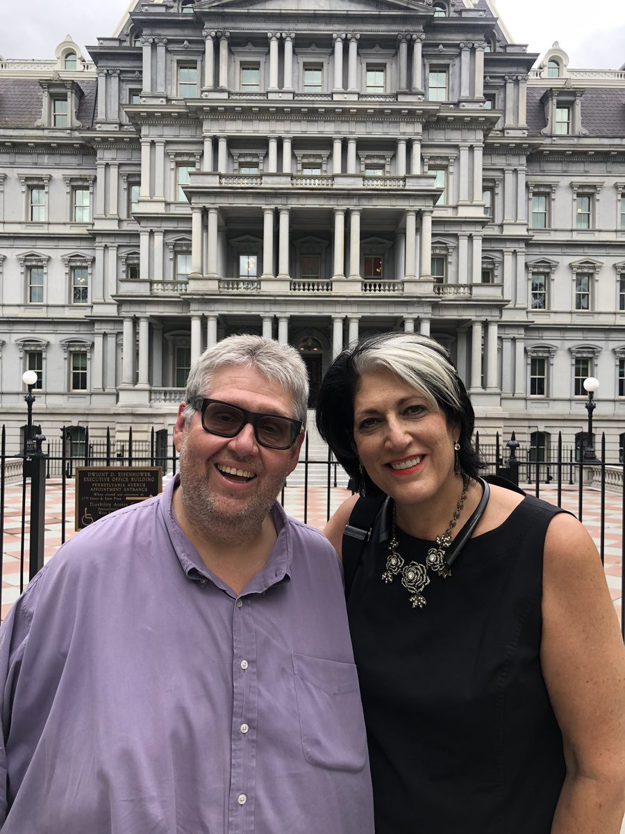 haddadmedia's tweet photo. .@DavidHMandel #WhiteHousePlumbers @veep #veeples reunited! https://t.co/XYteiAMYJN