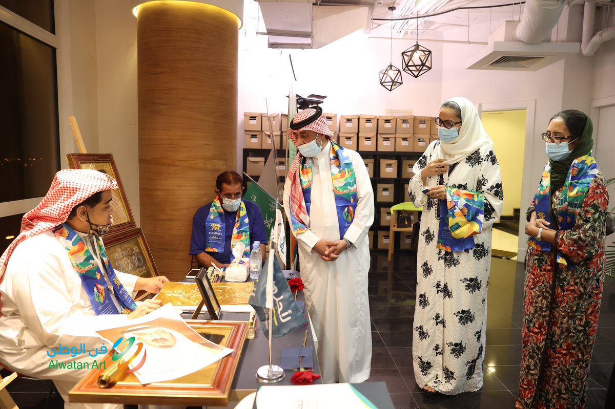 على شرف رئيس مجلس ادارة الجمعية السعودية لعلوم العمران سعادة الدكتور غازي العباسي احتفلت #شعبة_التصميم_الداخلي 
#الجمعية_السعودية_لعلوم_العمران 
في #اليوم_الوطني_91 💚🇸🇦
برعاية مكتب عالم مشاعل
<a href="/MeshaelWorld/">MESHAELWORLD INTERIOR DESIGN</a>