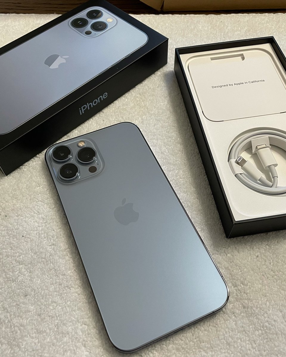 ChavezReport's tweet image. New #iPhone13ProMax max in #SierraBlue is nice.  Now time to get used to the Max from standard pro. #13promax #13promaxsierrablue #iphone #apple
