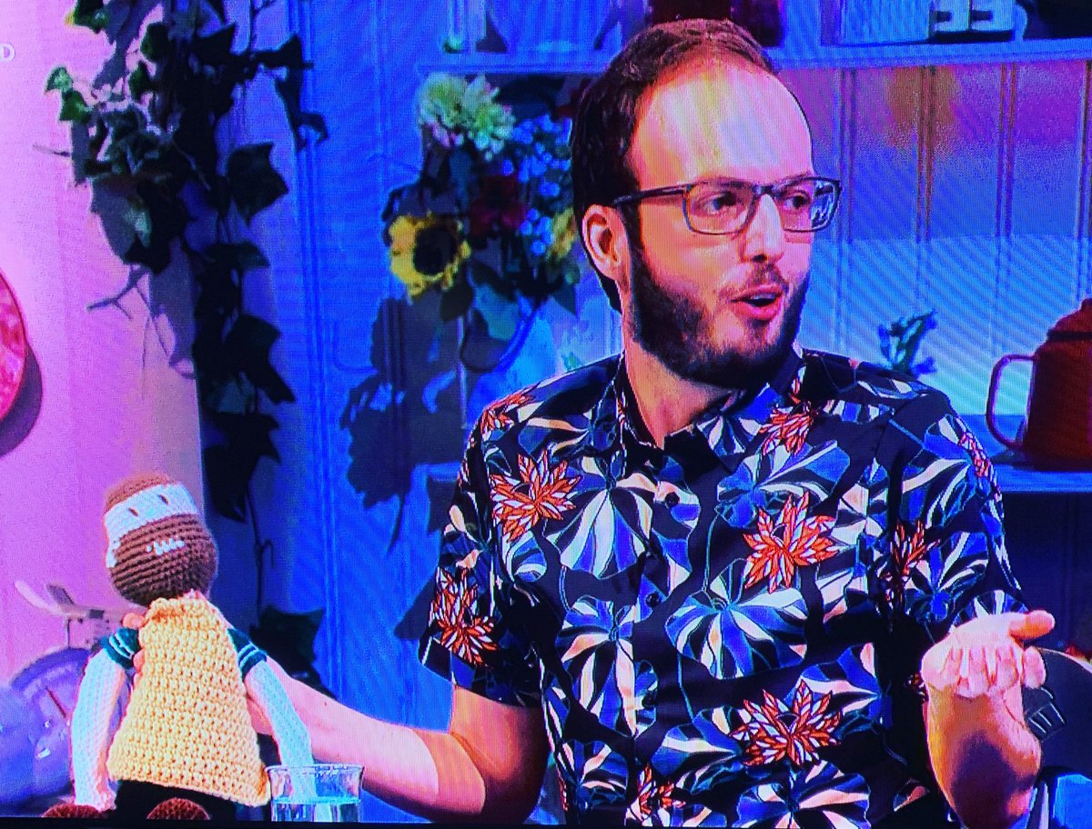 OhSoPrettyAC's tweet photo. Loving Tom’s crocheted mini Tom on @channel4 #ExtraSlice 🥰 😆
@BritishBakeOff #miniTom #ohsoprettyandclever #learntocrochet #crochetMiniTom https://t.co/rRH0BvzlsH