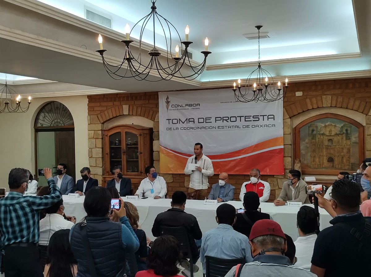 rene_froc's tweet photo. Asistí a la Toma de Protesta de la FROC CONLABOR OAXÁCA.Felicito a DAVID ROBLES   COORDINADOR ESTATAL !! @PueblaFroc  @_CONLABOR https://t.co/3obScw1X6z