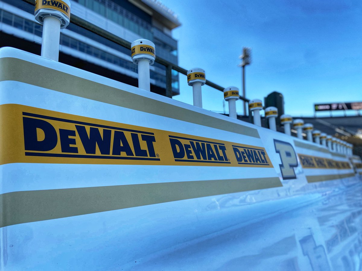 PurdueSports's tweet image. You know @BoilerFootball Gameday is close when these bad boys show up on the sidelines. 

👊🏽 Check out the new heated &amp;amp; cooled sideline benches, thanks to @DEWALTtough. 

#BoilerUp | #DEWALTtough
