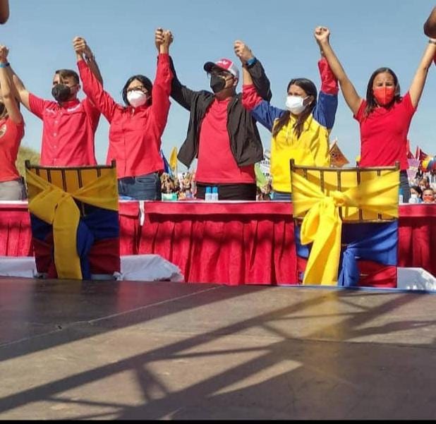 AIDELYSOYON's tweet photo. #24Sep Juramentación del Comando de Campaña Regional Aristóbulo Isturiz  encabezada con el Jefe de Campaña Nacional @dcabellor rumbo a la victoria perfecta #21Nov @Soykarinacarpio  gobernadora #Aragua #Urdaneta con aroma de mujer ✊🏼🚩#Venceremos https://t.co/glHAcL3QfL
