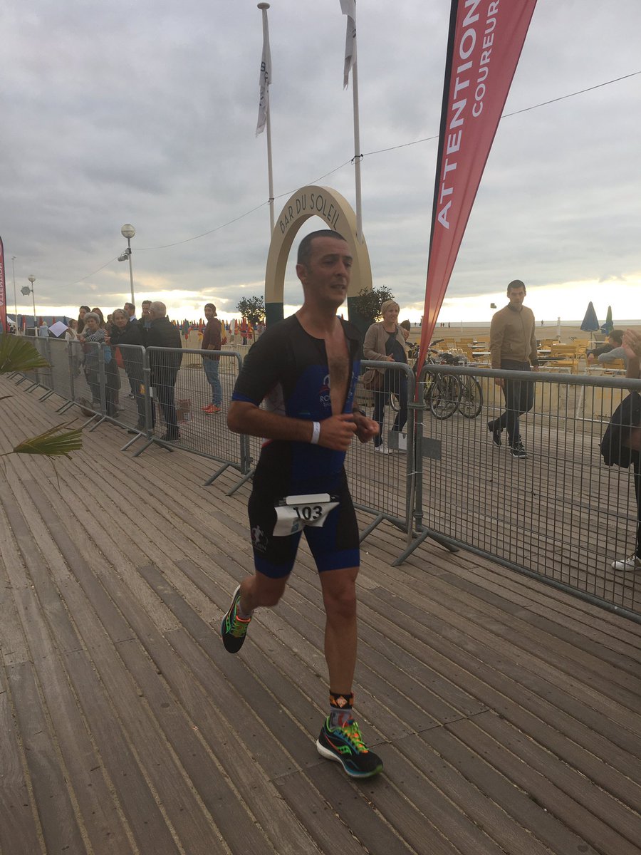 DelsahutE's tweet photo. Présence d’Harmonie Mutuelle au Triathlon Deauville Normandie, le sport : déterminant de santé, la prévention : démonstration du bracelet rouge ! https://t.co/l4t1216DOj