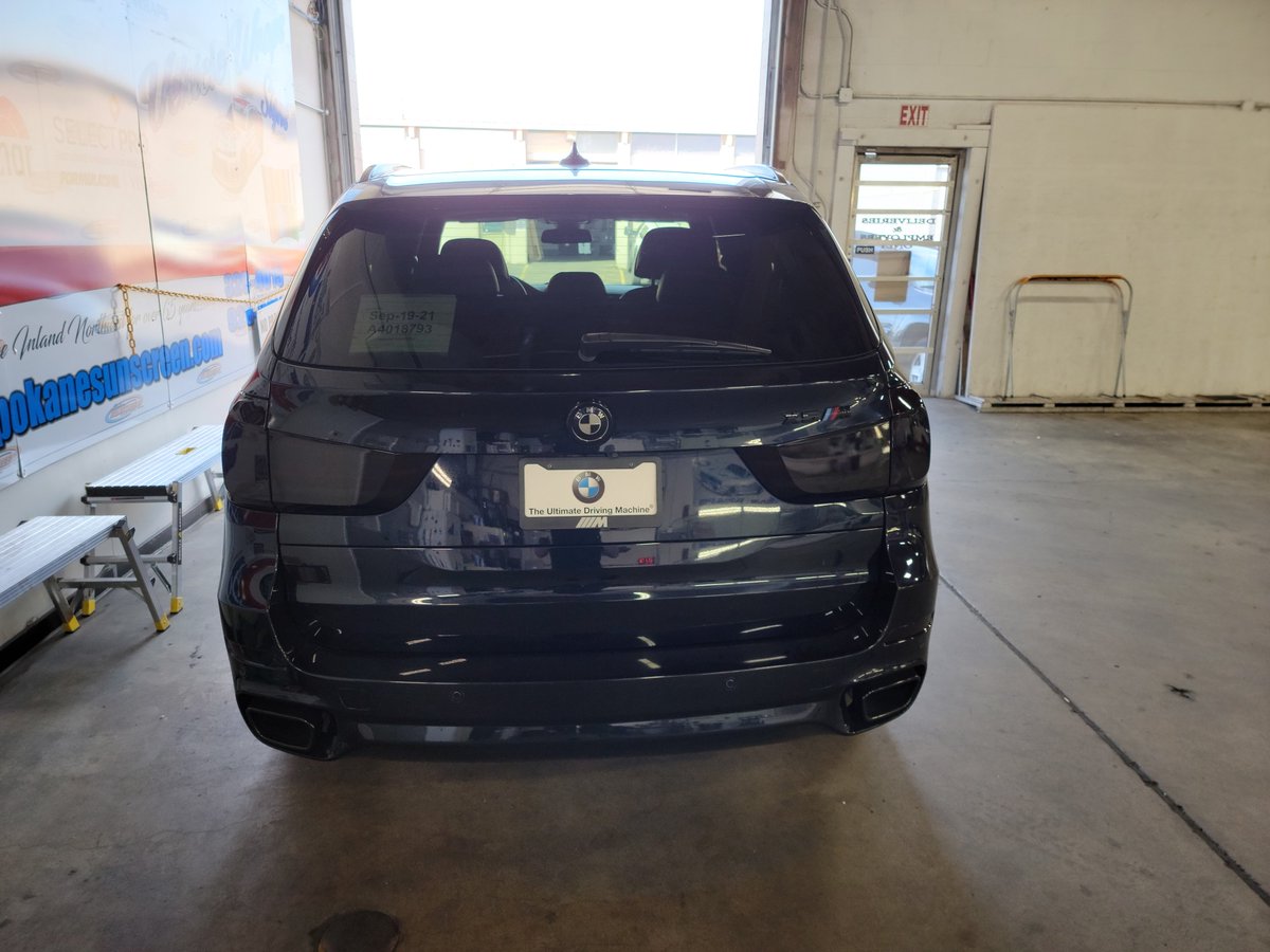 SpokaneSunscre1's tweet photo. This 2021 BMW X5 had us apply window tint to their windows + windshield, as well as smoke their headlights &amp; taillights! Applying window film protects your interior from UV rays, &amp; blocks up to 64% of heat. Smoking headlights &amp; taillights creates a sleek custom look. https://t.co/VaEYMCa2Za