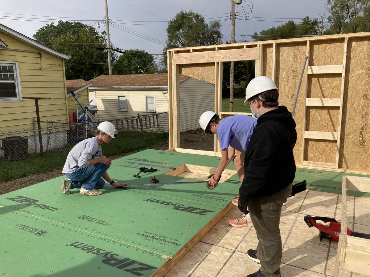 CP_Habitat's tweet photo. Men at work💪🏻 A great day for a Habitat build! Thanks to everyone who showed out and got to work, and thanks to all of the Habitat employees who helped make this happen https://t.co/Jzx0NauXN4