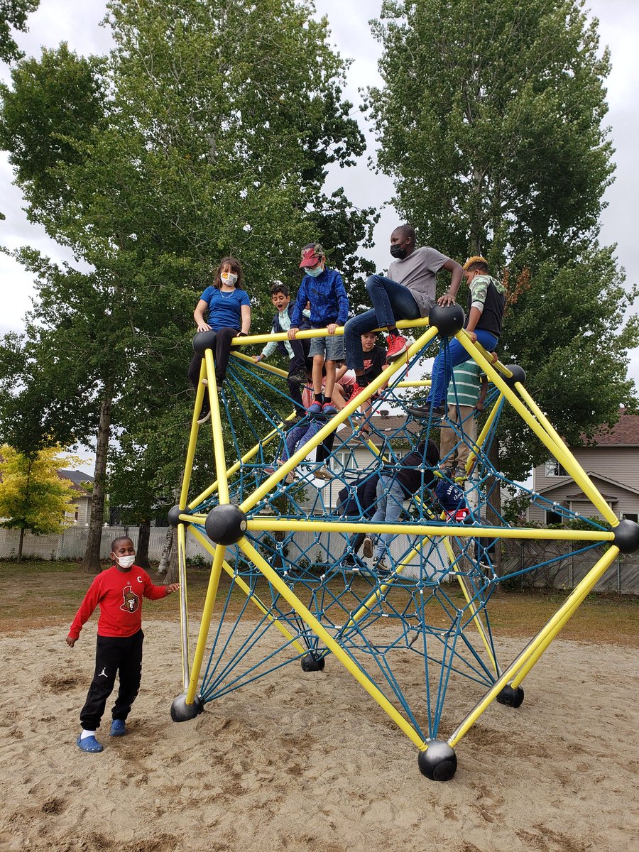 It's Friday!! Our students worked hard these last few weeks and earned a class reward! We chose "extra gym", so we spent some extra time outside to enjoy some movement! Great job 4/5s!
<a href="/SMYocsb/">St. Marguerite d'Youville School</a>
