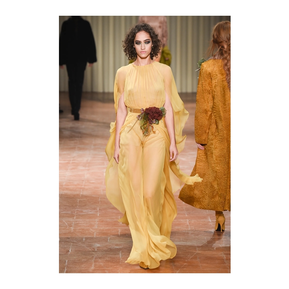 LaMaisonGaga_'s tweet photo. Instagram Chic: Gaga presents the "Love for Sale" palette rocking an @AFerrettiLondon F/W17 pleated chiffon gown and vintage #FrameFrance sunglasses, both from #LidowArchive! Worn with her @EdwardAvedis "Clara" ring. https://t.co/1MmdBVB1zi