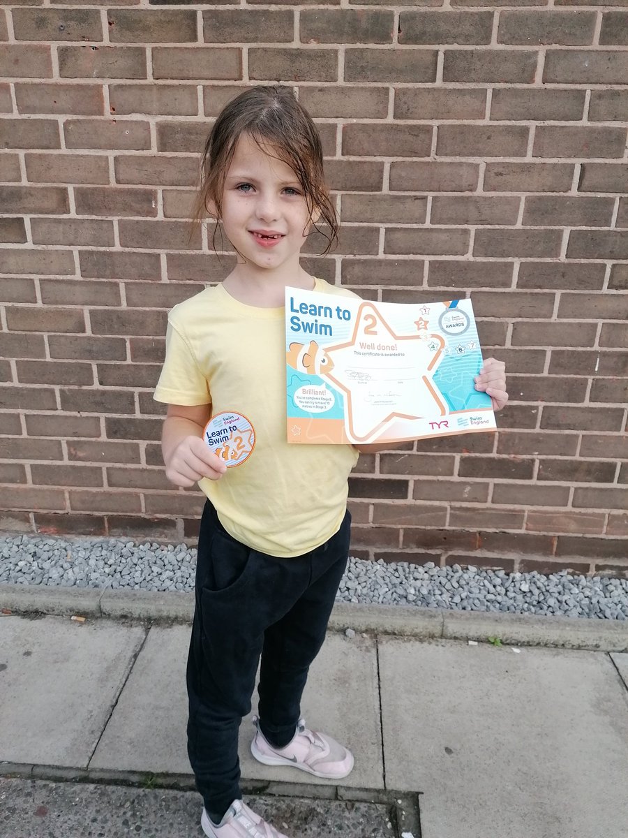 vixieG's tweet image. After 19 months this finally happened 🥳
She persevered even on days she felt like it was never going to happen she went in with a positive attitude and tonight it happened Poppy has moved to stage 3 swimming @sthelensCEPS