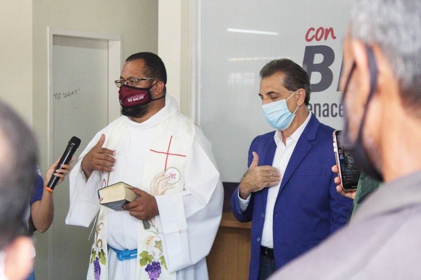 BiagioPilieri's tweet photo. #24Sep| Hoy en nuestra casa de la esperanza recibimos oficialmente la bendición de Dios, acompañados por el Padre Ángel Orellana, párroco de Marín
⬇️⬇️ https://t.co/KPZeUmtEsP