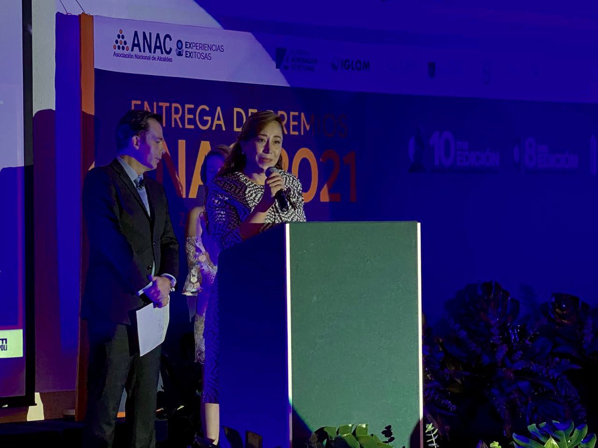 IngridKSC's tweet photo. "El Municipio es la base fundamental para el desarrollo de nuestro país y lo debemos seguir fortaleciendo". Esta tarde en representación de nuestro Coordinador Parlamentario @EnriqueVargasdV, acudí a los Premios ANAC 2021. 

¡Muchas felicidades a los galardonados!👏 https://t.co/BtbRixPjQs