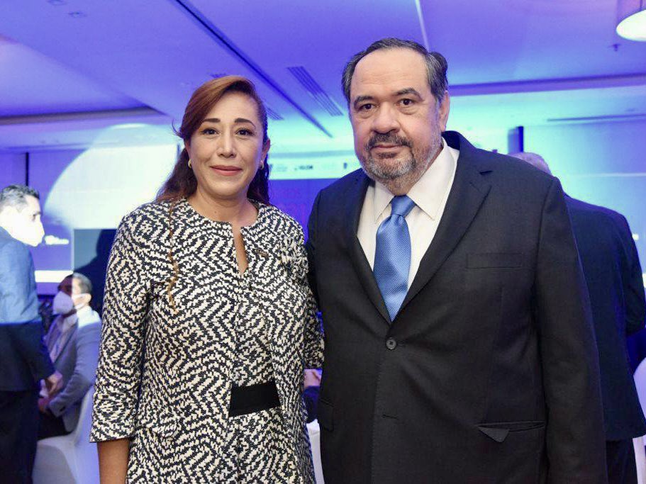 IngridKSC's tweet photo. "El Municipio es la base fundamental para el desarrollo de nuestro país y lo debemos seguir fortaleciendo". Esta tarde en representación de nuestro Coordinador Parlamentario @EnriqueVargasdV, acudí a los Premios ANAC 2021. 

¡Muchas felicidades a los galardonados!👏 https://t.co/BtbRixPjQs