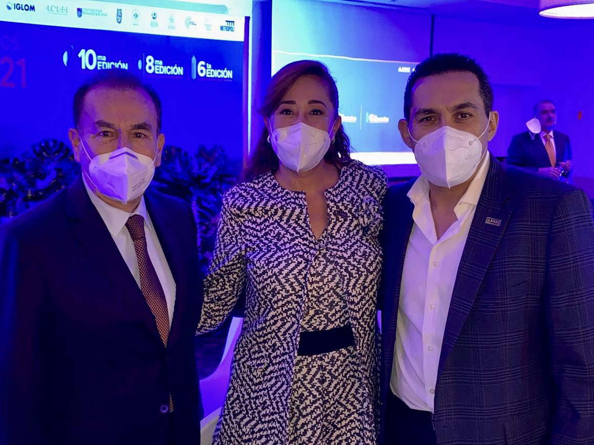 IngridKSC's tweet photo. "El Municipio es la base fundamental para el desarrollo de nuestro país y lo debemos seguir fortaleciendo". Esta tarde en representación de nuestro Coordinador Parlamentario @EnriqueVargasdV, acudí a los Premios ANAC 2021. 

¡Muchas felicidades a los galardonados!👏 https://t.co/BtbRixPjQs
