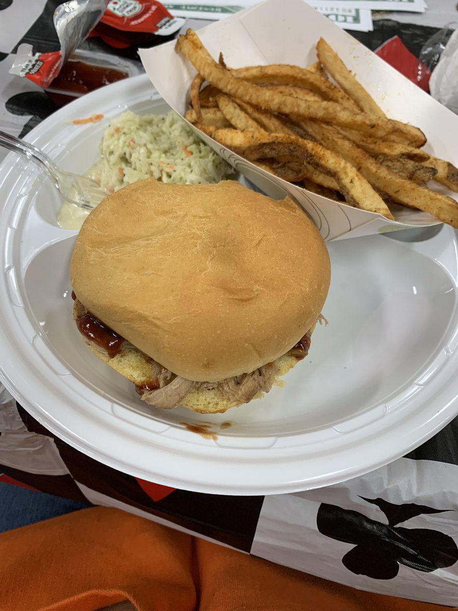 ritaswogger's tweet photo. Today we had lunch served from the pig rig π·. Thank you Smokey Martins in Meadville for bringing the rig down to serve up some great barbecue for our associates. #pigrig #smokeymartins. @lisawar35409631 @THDDenaL @HephnerTim https://t.co/RPW5jZj2DC