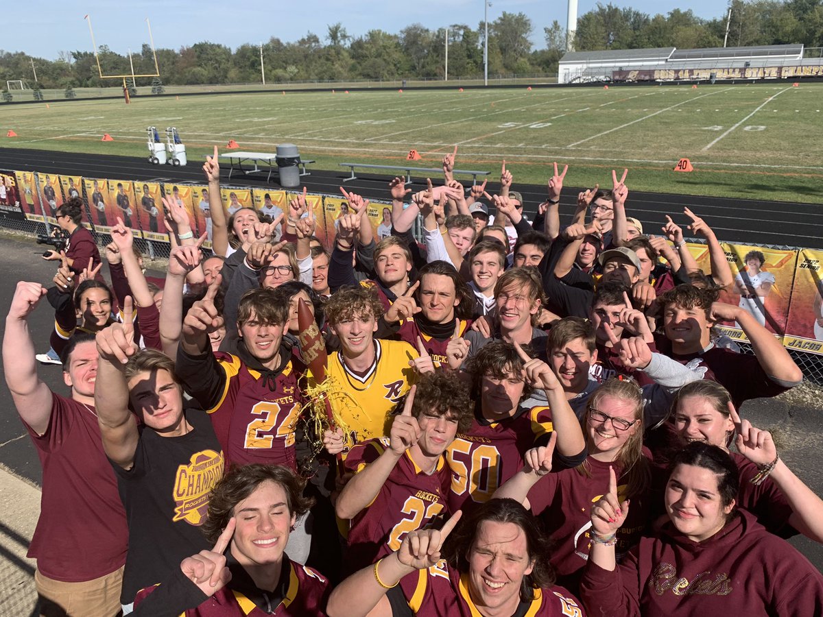 Seniors take🥇place with over 3,000 spirit points earned this week! Great to see the participation levels up &amp; so much spirit in the building. Spirit Stick will be at the Homecoming Football Game for 📸! Make sure to come out &amp; support at 7pm tonight 🚀🏈