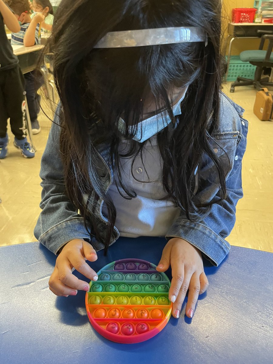 Poppin’ into the weekend with some letters and sounds practice! 🤗🔠💥#multisensory #learningisfun #cantbeatthem #jointhem #popits #petridesproud @PetridesSchool