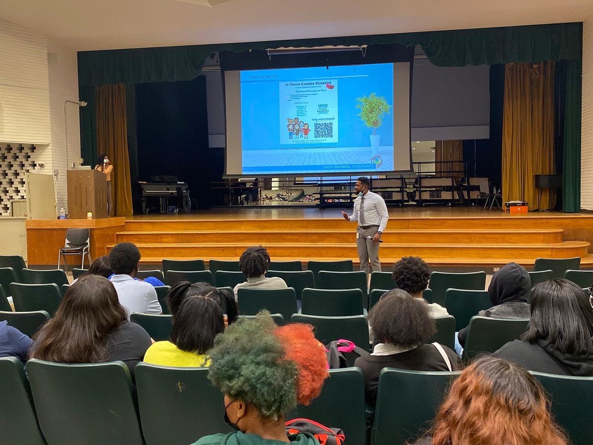 HISDCTEadvisors's tweet photo. Our CTE Specialists #careeradvisors hard at work as they make their way onto campuses to provide scholars w/ post-secondary career prep, cert exploration &amp; Marvy Finger scholarship insight! Which campus will they visit next? Visit our website to request one! @HISDCTE @HISD_CPTL https://t.co/7dx9fp2obi