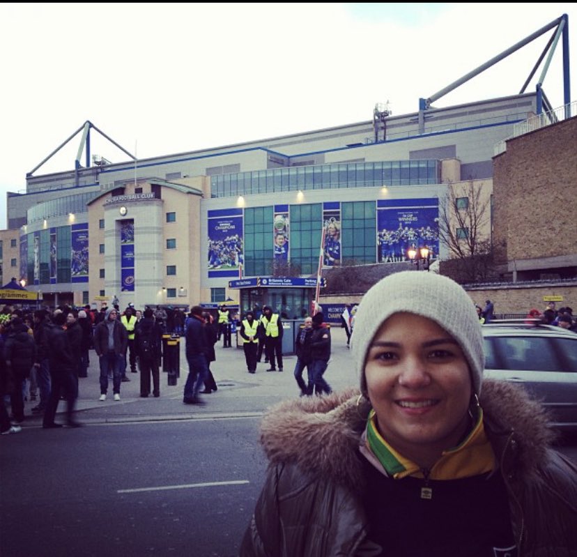 Vitoriarabello's tweet photo. Olha eu em Stamford Bridge em 2014 vendo o @diegocosta jogar pelo Chelsea. Agora eu só queria um ano de viagens grátis da @buserbrasil pra ir a Belo Horizonte e vê-lo em campo também com a camisa do @atletico!
#19CraquesBuser https://t.co/VYTpnGuQbS