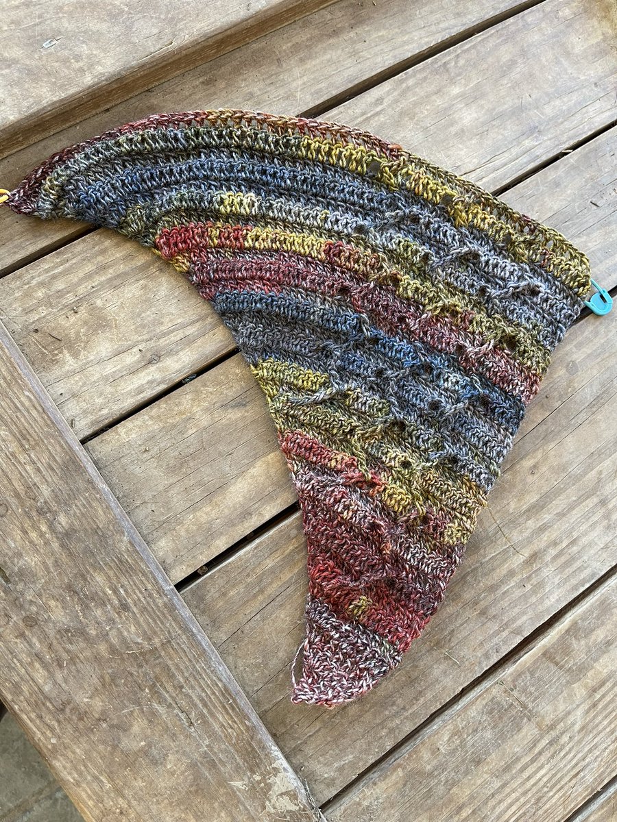 PhotoBugF4's tweet image. Another @RachyNewin test. This one is a slightly modified Twisted Peach in @berrocoyarn Millefiori light. Loving the way it’s working up!